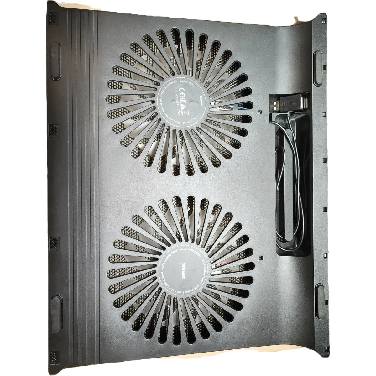 Trust Azul laptop hűtőállvány dupla ledes ventilátorral Fekete #1