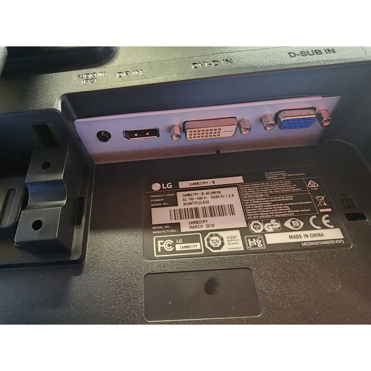 LG 24MB37PY-B 24" Monitor IPS 1920x1080 DP VGA DVI hangszóró USB VESA PIVOT fekete #4