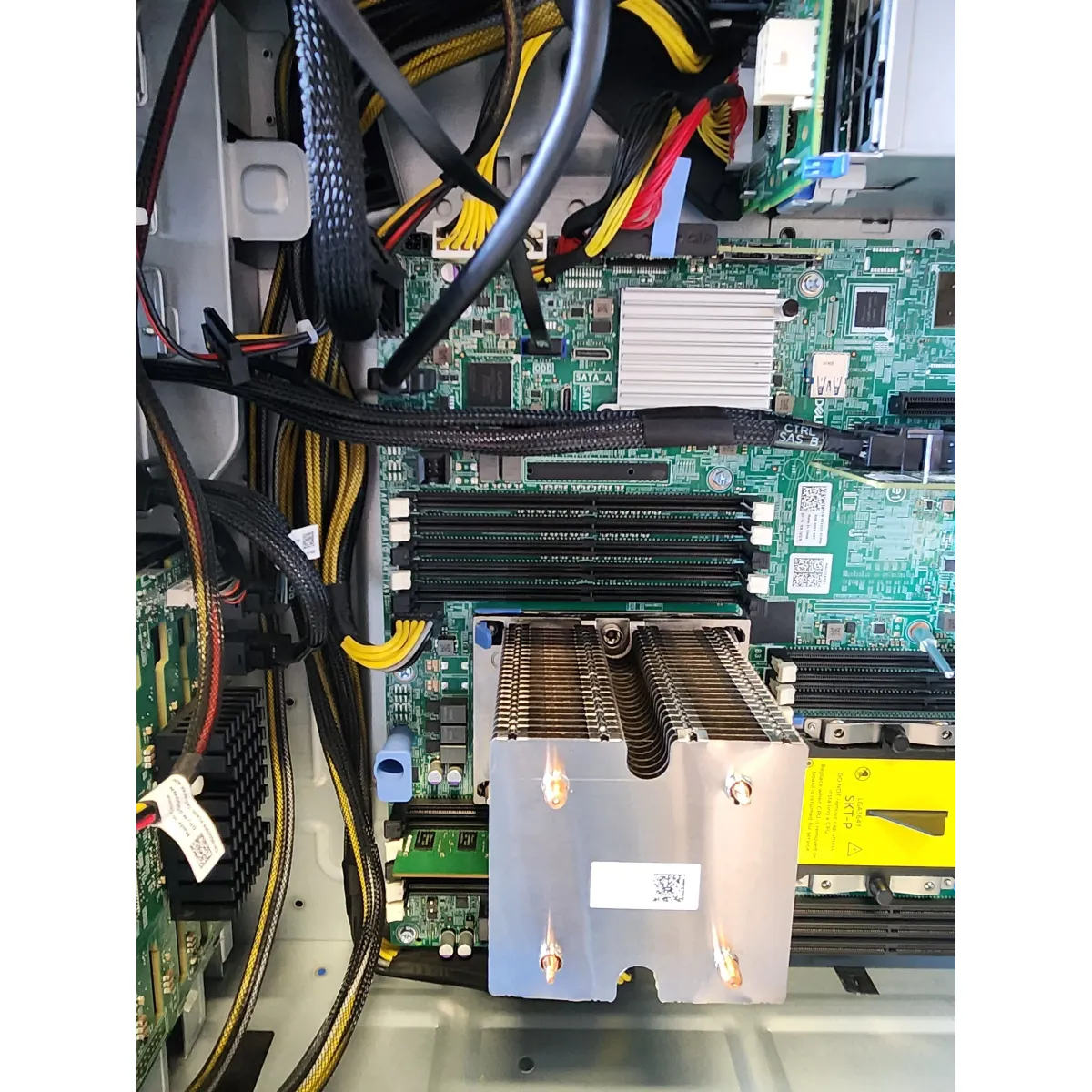 Dell PowerEdge T440 Tower Szervergép Intel Xeon Gold 6138 4Gb DDR4 iDRAC Enterprise 16x SFF PERC H330 #5