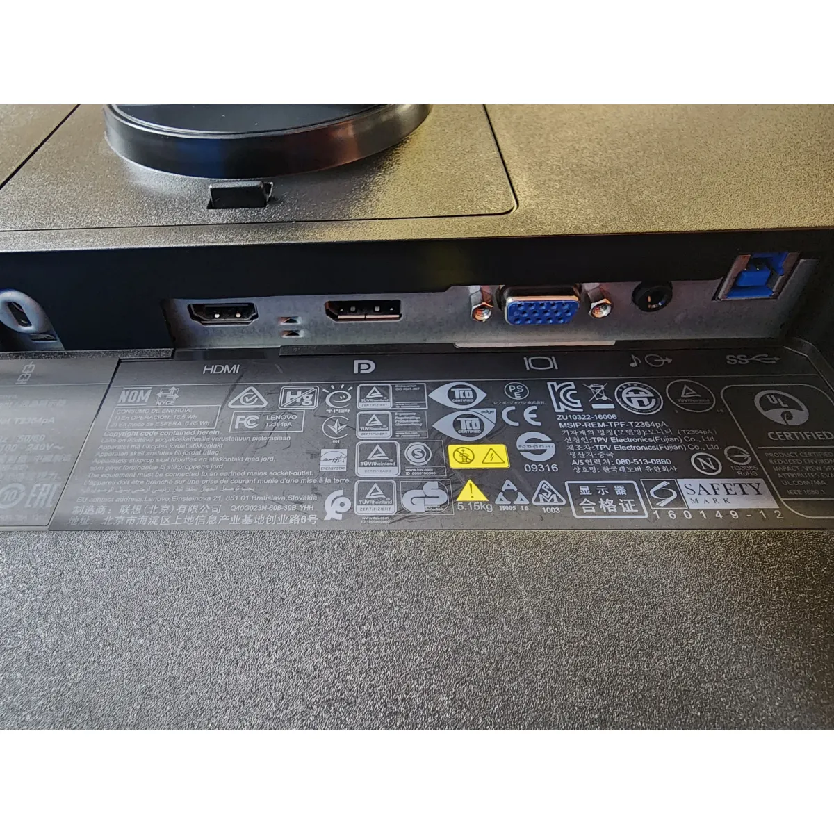 Lenovo T2364PA 23" Monitor LED 1920x1080 HDMI DP VGA 3xUSB3.0 VESA PIVOT fekete #4