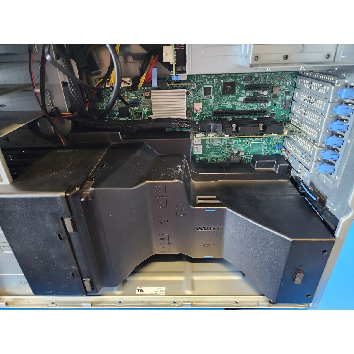 Dell PowerEdge T440 Tower Szervergép Intel Xeon Gold 6138 4Gb DDR4 iDRAC Enterprise 16x SFF PERC H330 #9